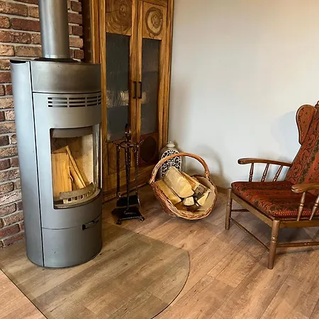 Oeslauer Stube Gemuetliches Mit Kamin, Klimaanlage, Balkon, 3 Schlafzimmern, 2 Baedern, Modern, Familienfreundlich, Zentral, Vollausgestattet Appartement *