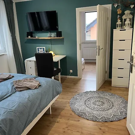 Oeslauer Stube Gemuetliches Mit Kamin, Klimaanlage, Balkon, 3 Schlafzimmern, 2 Baedern, Modern, Familienfreundlich, Zentral, Vollausgestattet Appartement Rödental