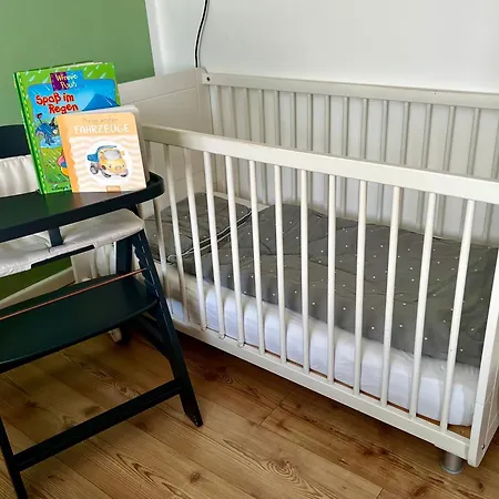 Oeslauer Stube Gemuetliches Mit Kamin, Klimaanlage, Balkon, 3 Schlafzimmern, 2 Baedern, Modern, Familienfreundlich, Zentral, Vollausgestattet Appartement *