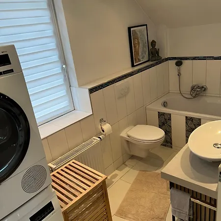 Oeslauer Stube Gemuetliches Mit Kamin, Klimaanlage, Balkon, 3 Schlafzimmern, 2 Baedern, Modern, Familienfreundlich, Zentral, Vollausgestattet شقة Rödental