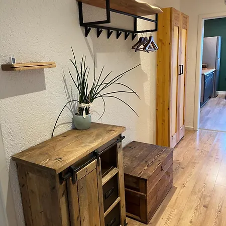 Appartement Oeslauer Stube Gemuetliches Mit Kamin, Klimaanlage, Balkon, 3 Schlafzimmern, 2 Baedern, Modern, Familienfreundlich, Zentral, Vollausgestattet Rödental
