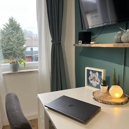 Oeslauer Stube Gemuetliches Mit Kamin, Klimaanlage, Balkon, 3 Schlafzimmern, 2 Baedern, Modern, Familienfreundlich, Zentral, Vollausgestattet Appartement *